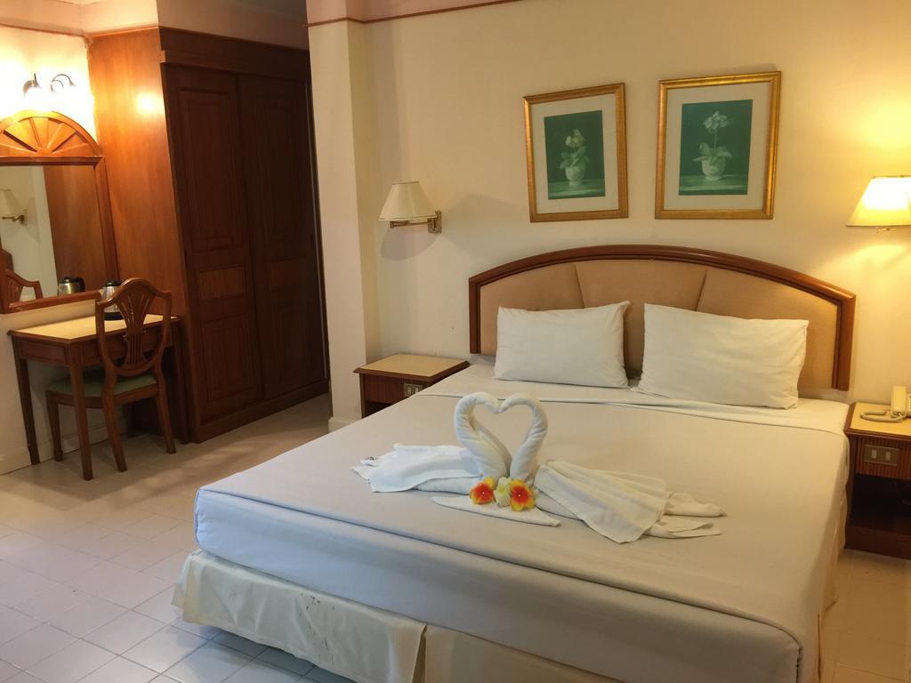 Smile Inn Patong Exterior photo